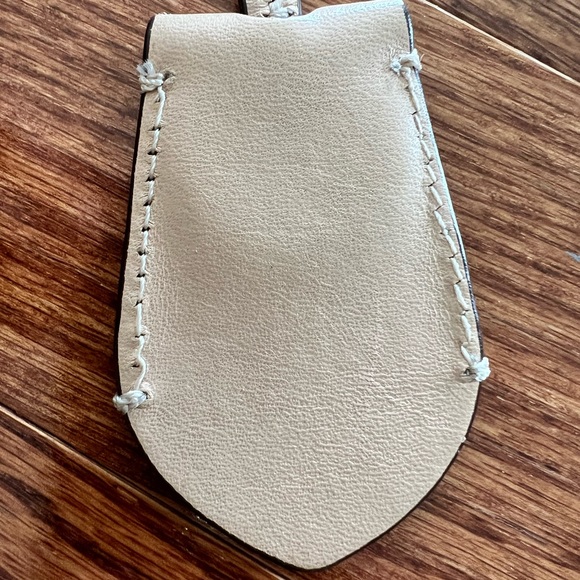 Coach cream leather purse hang tag - Picture 2 of 3